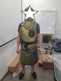 Thử áo chì trước khi mua 